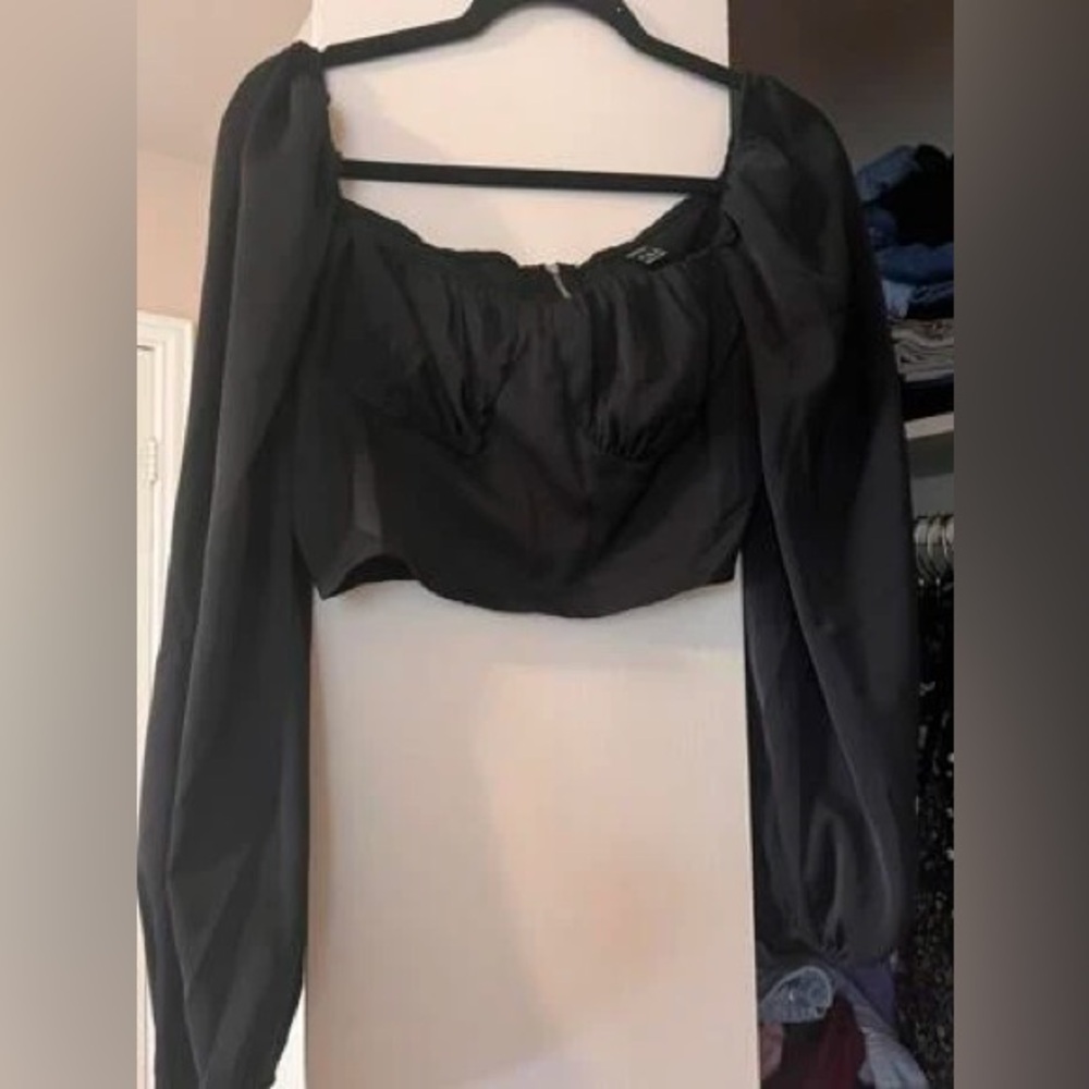 Black zip Crop Blouse & Multi Colored High Waisted Shorts - Picture 2 of 11